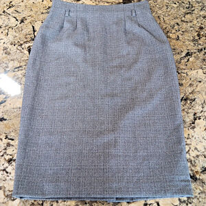 Size 4 X 25 Amanda and Chelsea Grey Straight Lined Skirt